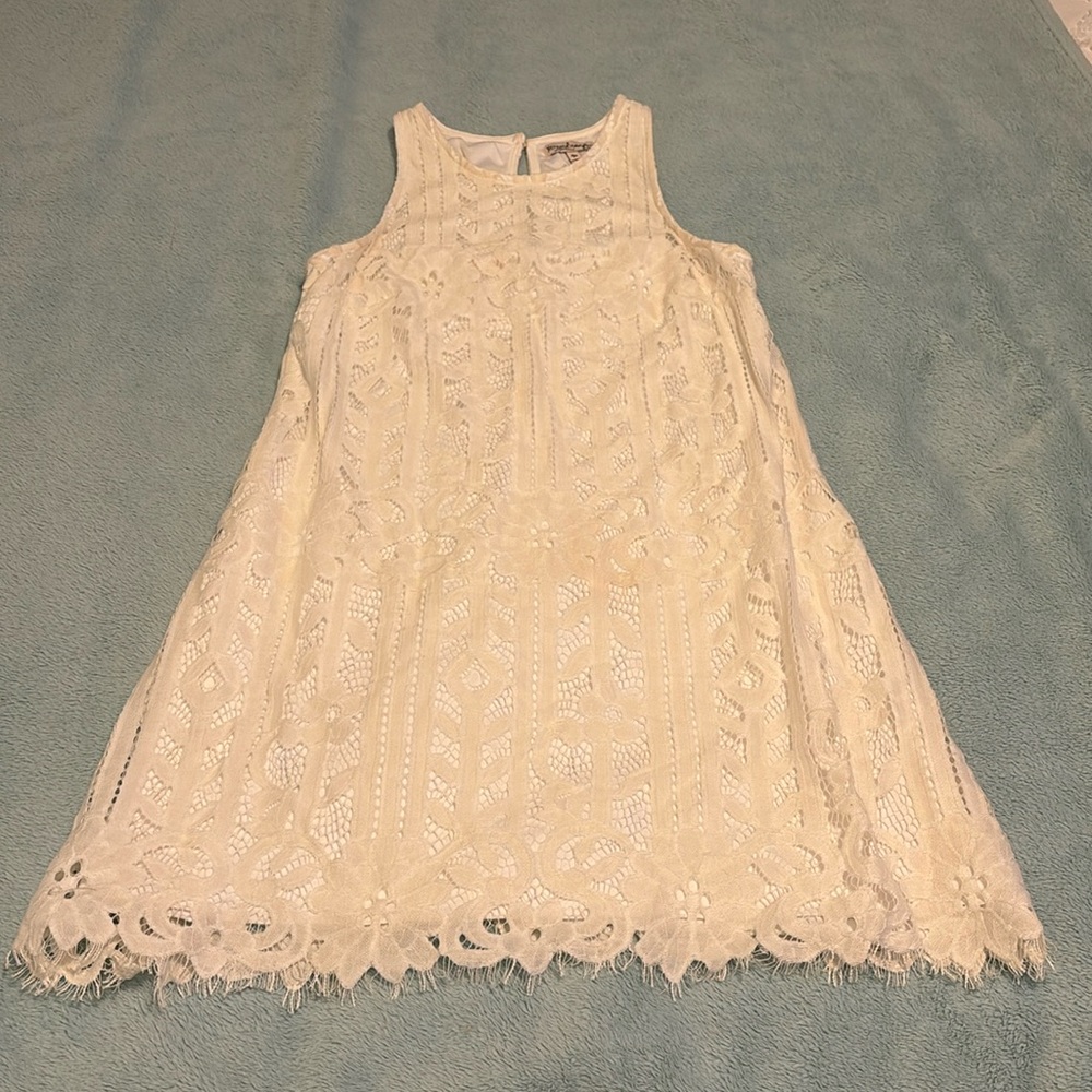 Xtraordinary medium lace white dress